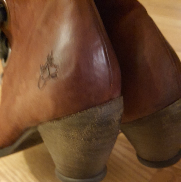 John Fluevog East End Gladstone Boots - Picture 5 of 6